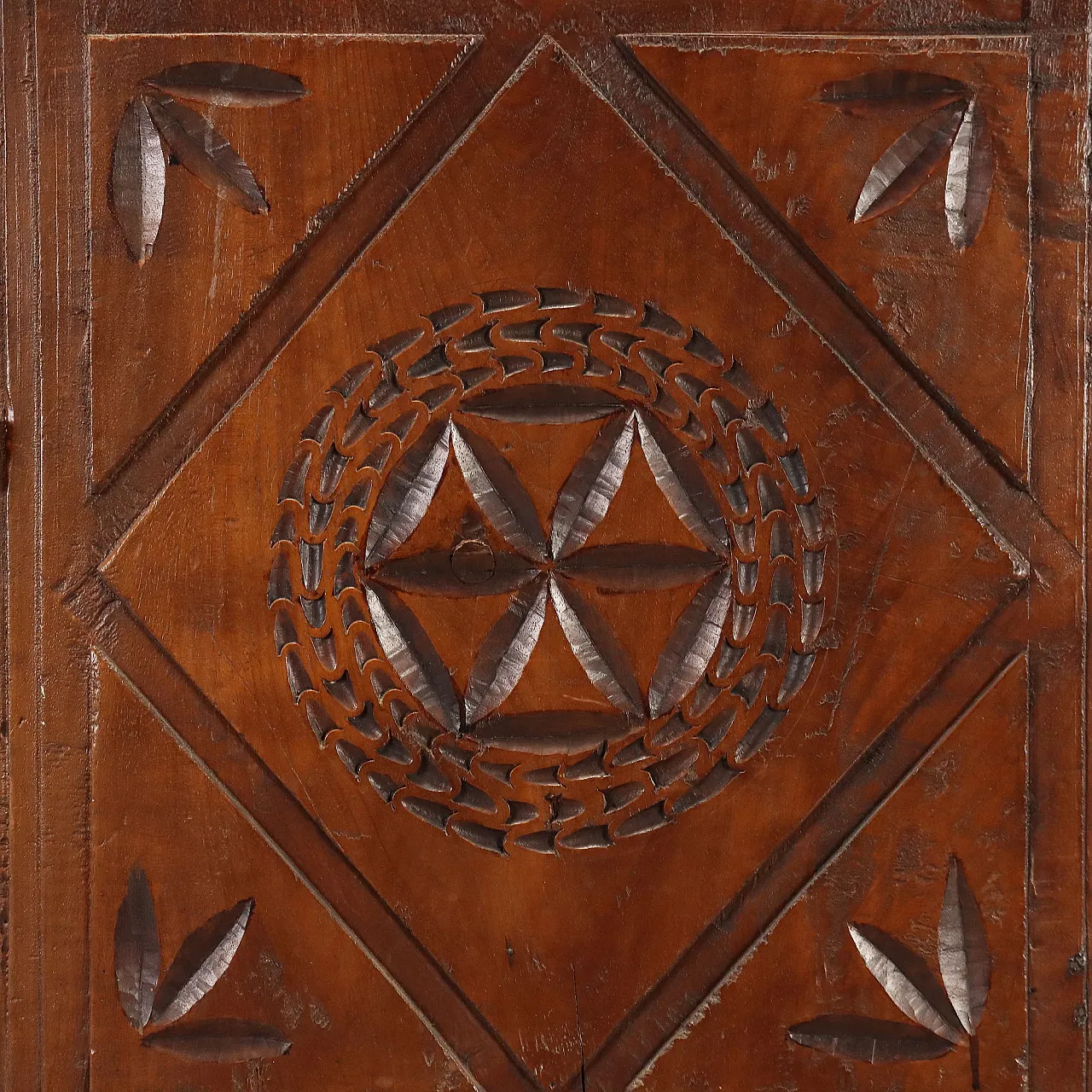 Walnut and chestnut sideboard with carvings, 19th century 8