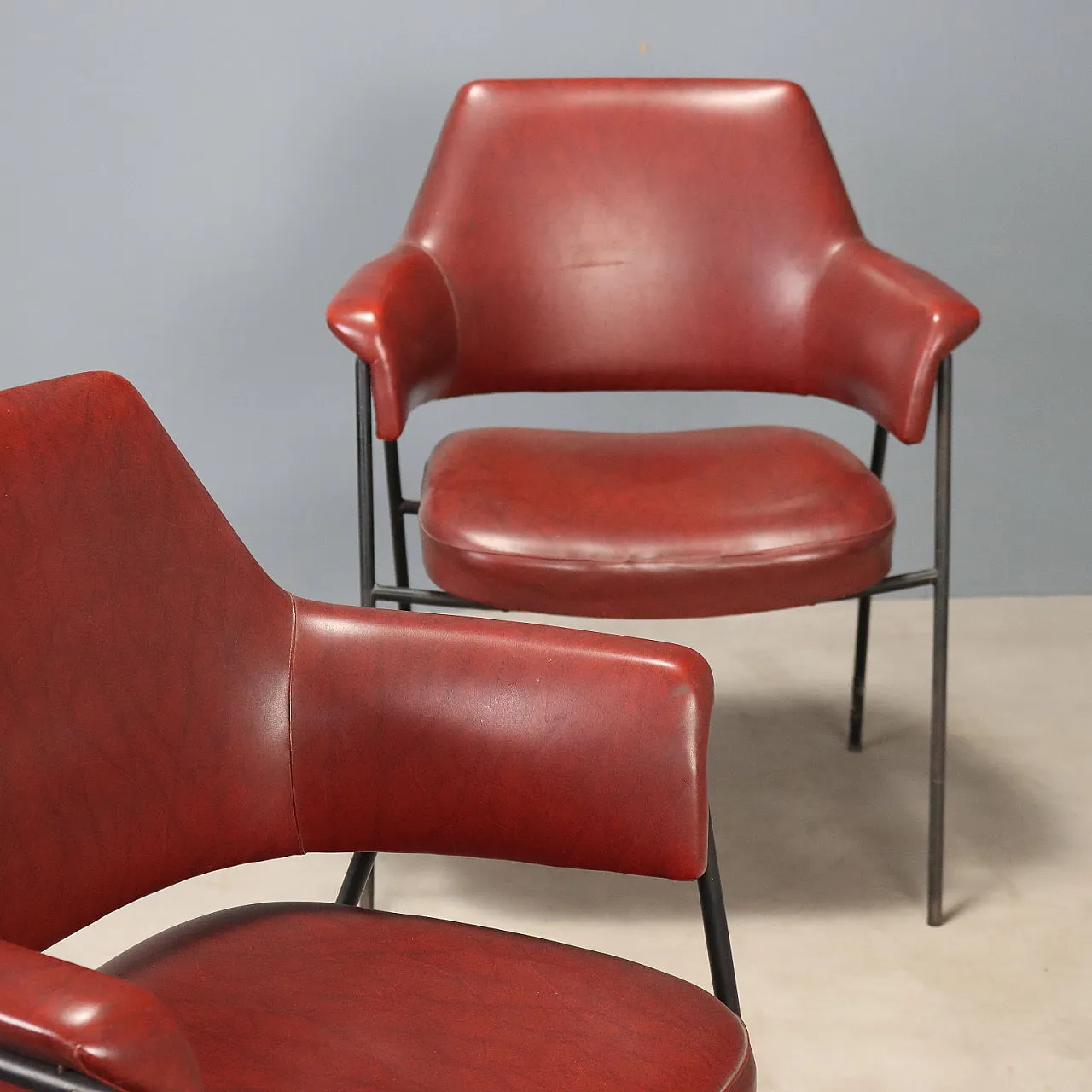 Coppia di poltroncine in metallo e vinile, anni '60 5