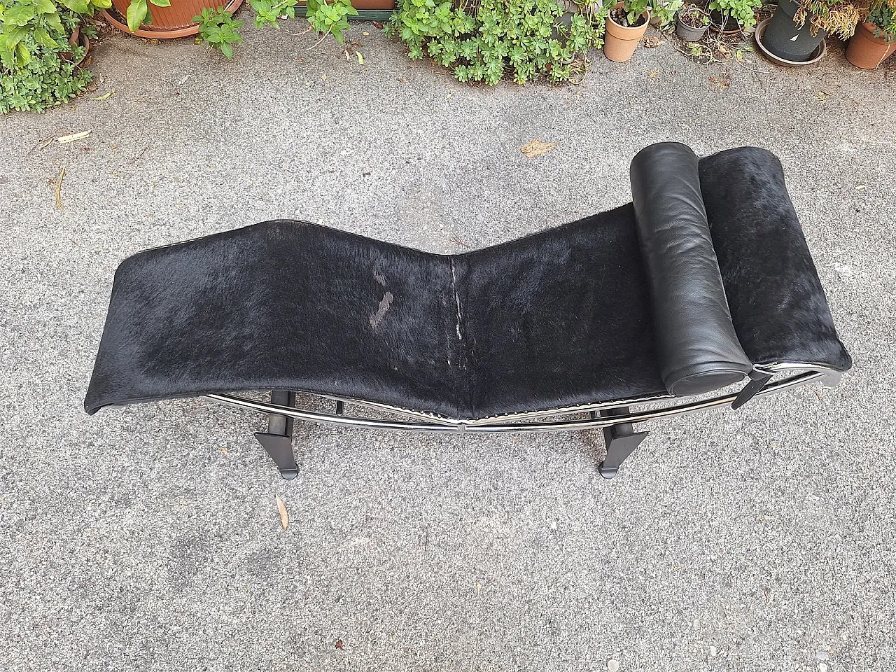 Chaise longue LC4 in cavallino nero di Le Corbusier per Cassina, anni '70 1