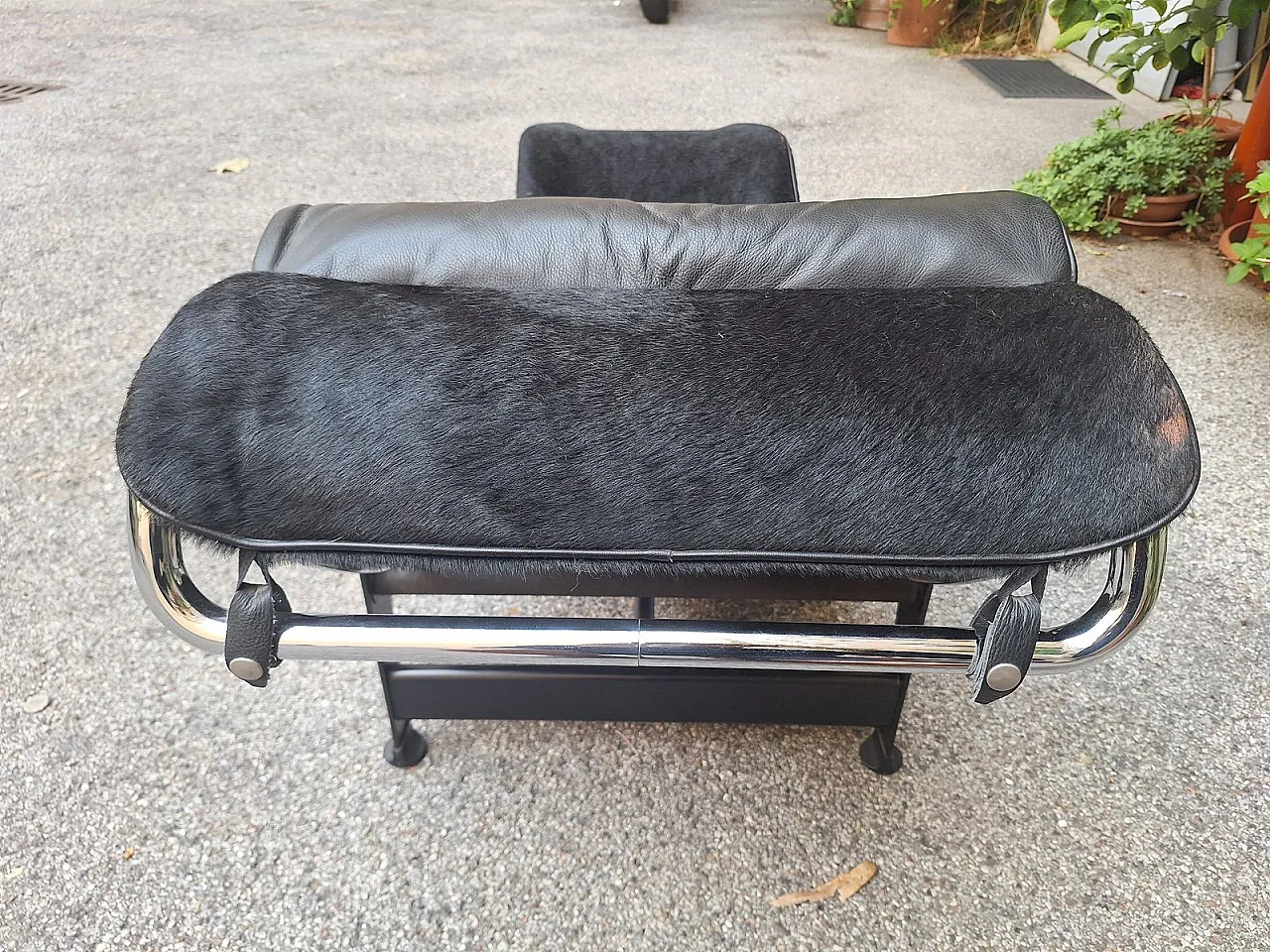 Chaise longue LC4 in cavallino nero di Le Corbusier per Cassina, anni '70 6
