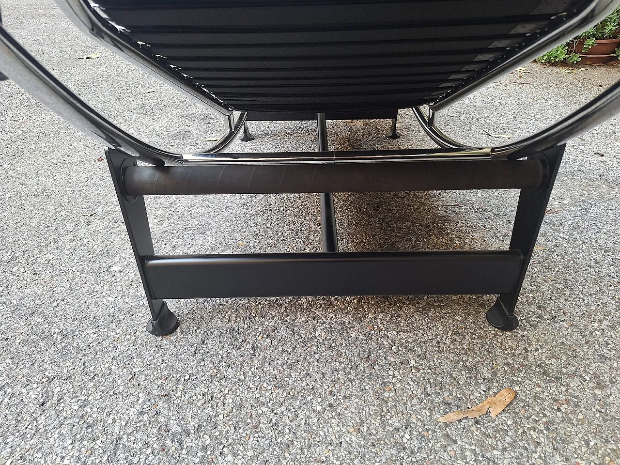 Chaise longue LC4 in cavallino nero di Le Corbusier per Cassina, anni '70 7
