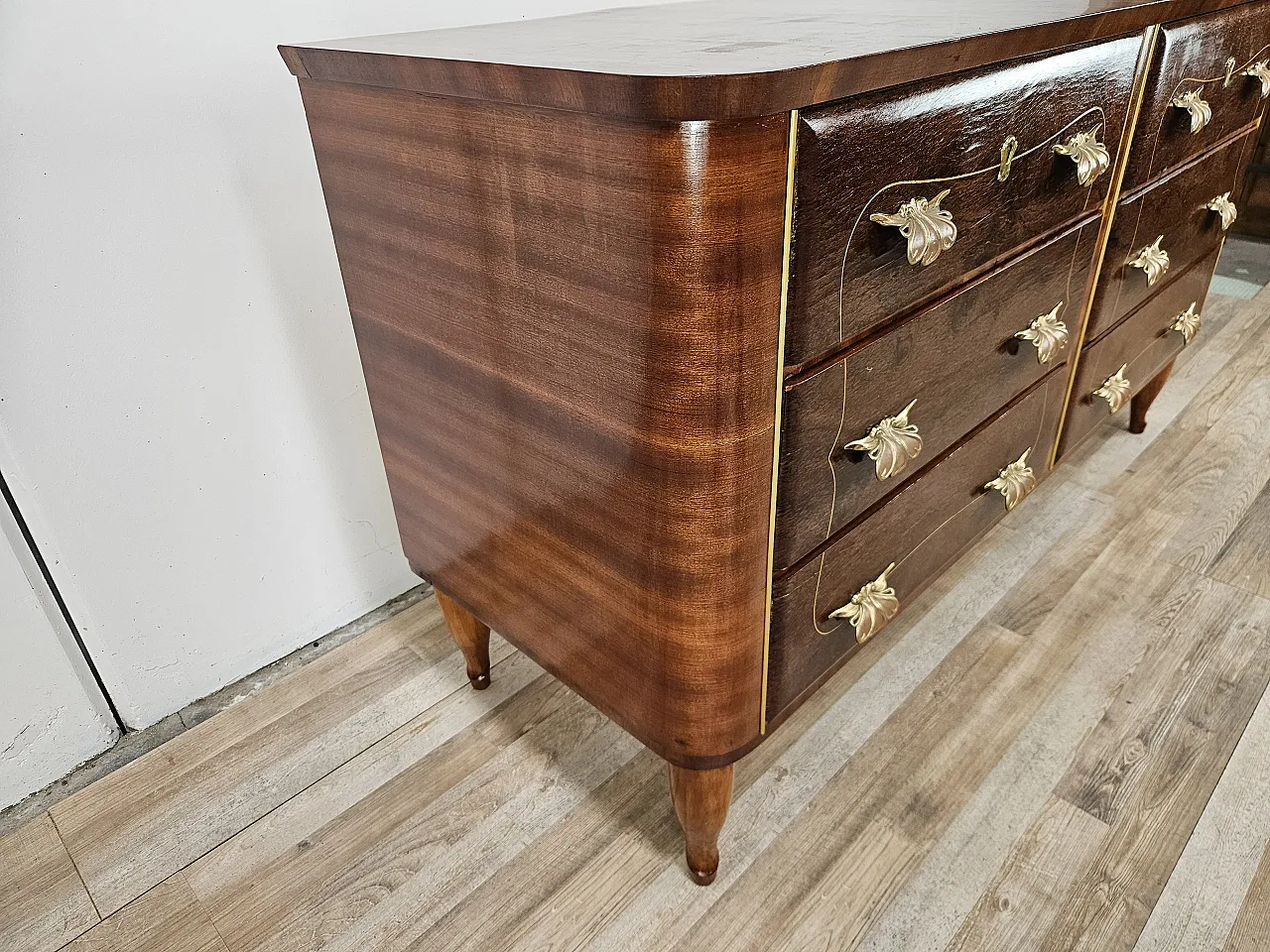 Cassettone Art Decò in noce e ottone 3