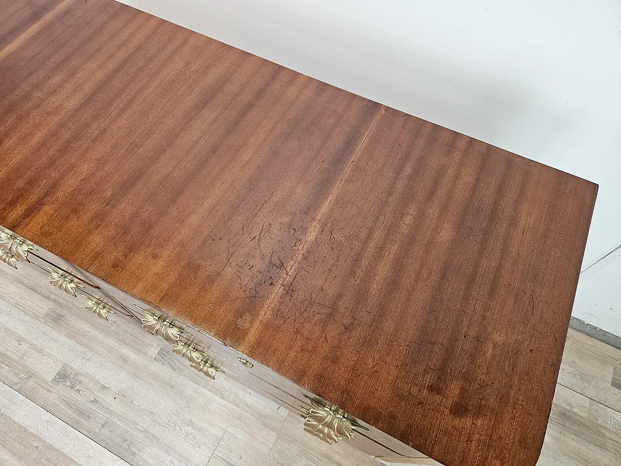 Cassettone Art Decò in noce e ottone 6