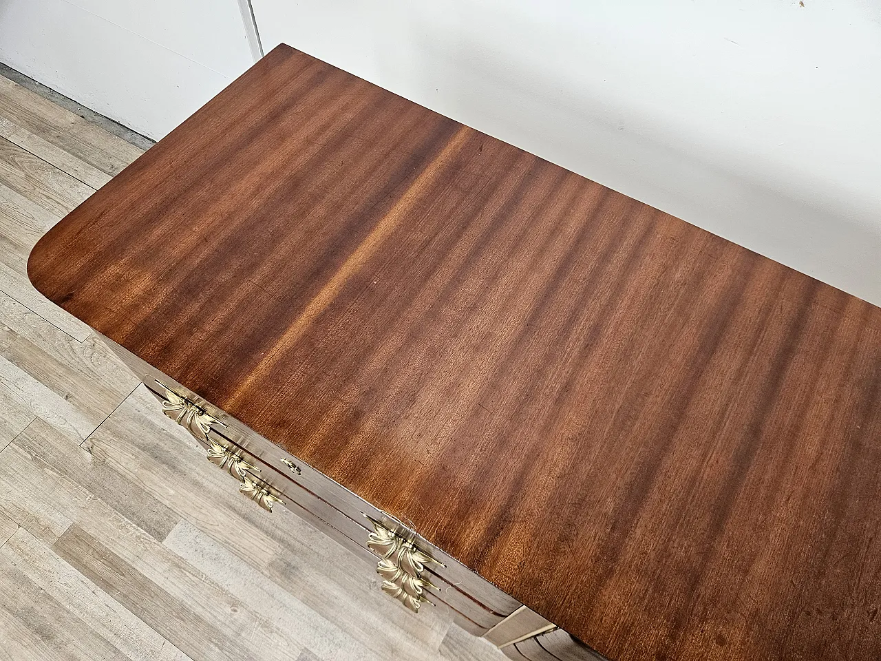 Cassettone Art Decò in noce e ottone 7