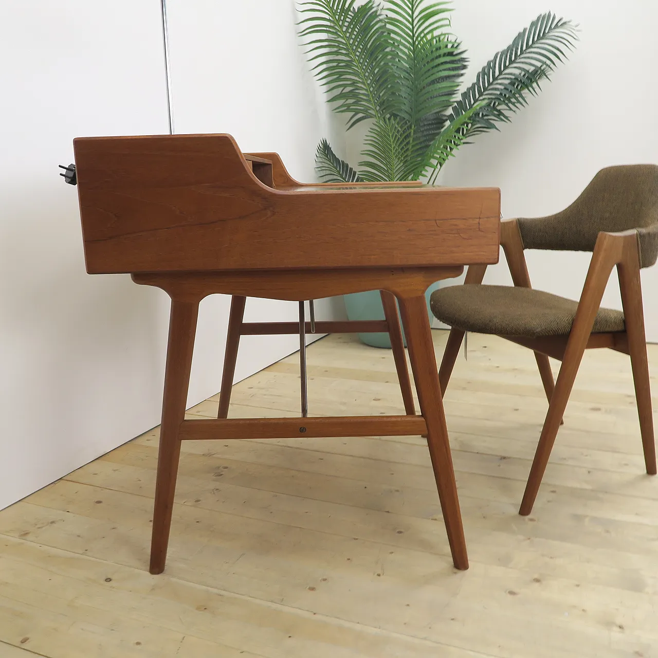 Model 56 teak desk by Arne Wahl Iversen for Vinde Møbelfabrik, 1970s 7
