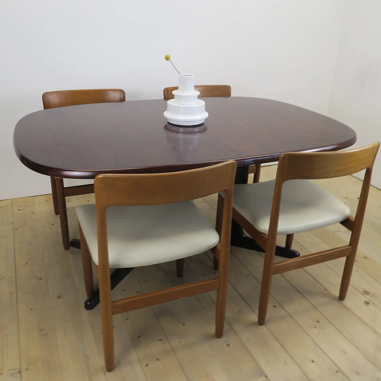 Mid-Century rosewood extendable table, 1960s 5