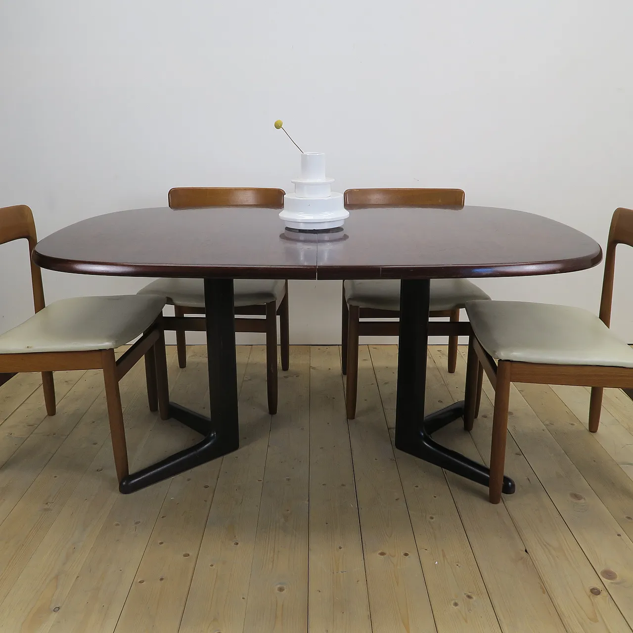 Mid-Century rosewood extendable table, 1960s 7