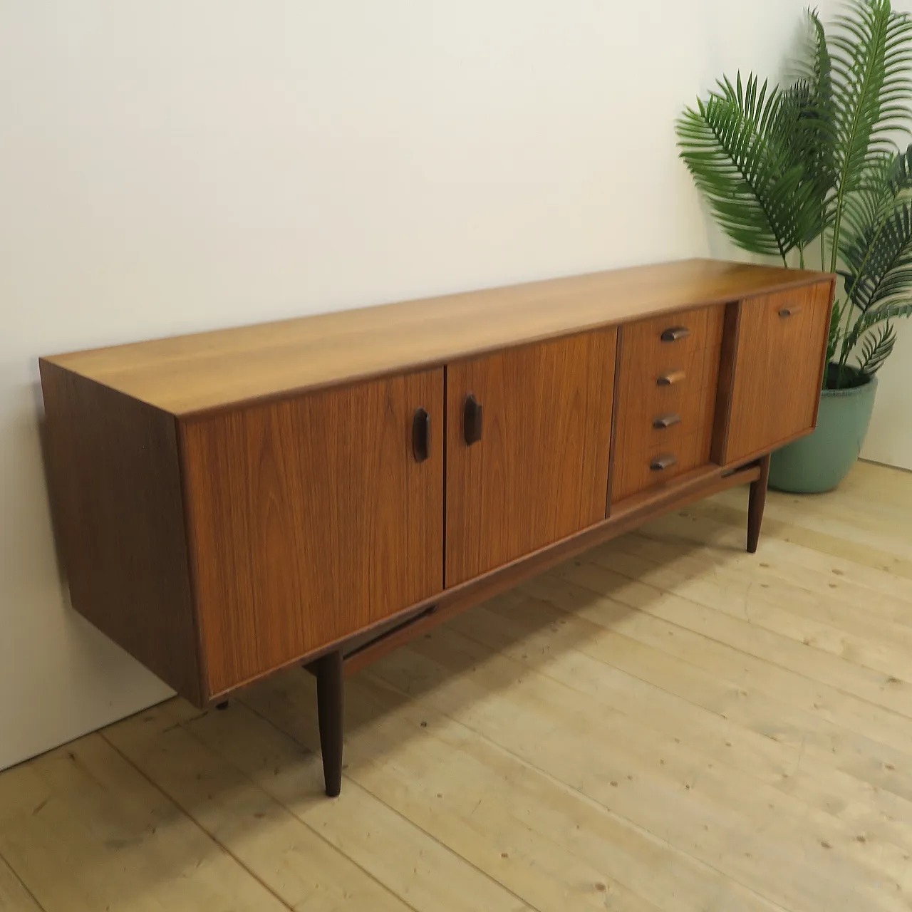 Brazilia sideboard by Victor Wilkins for G-Plan, teak, 1960s 8