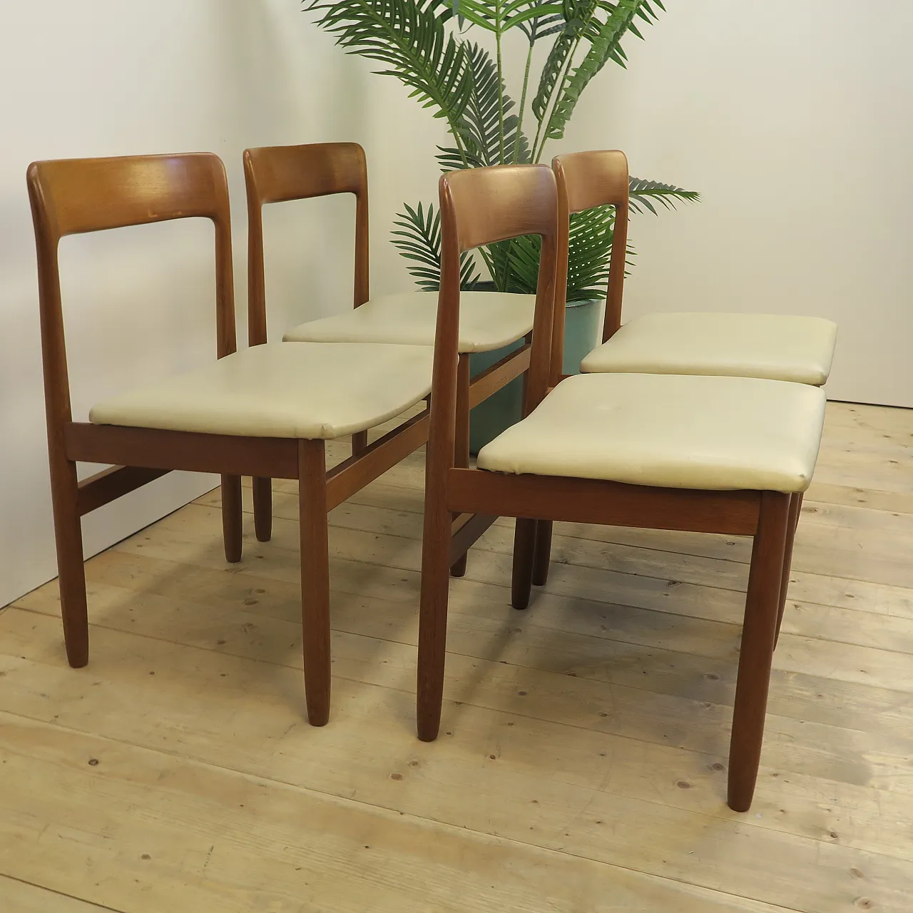 8  teak chairs, 1960s 6