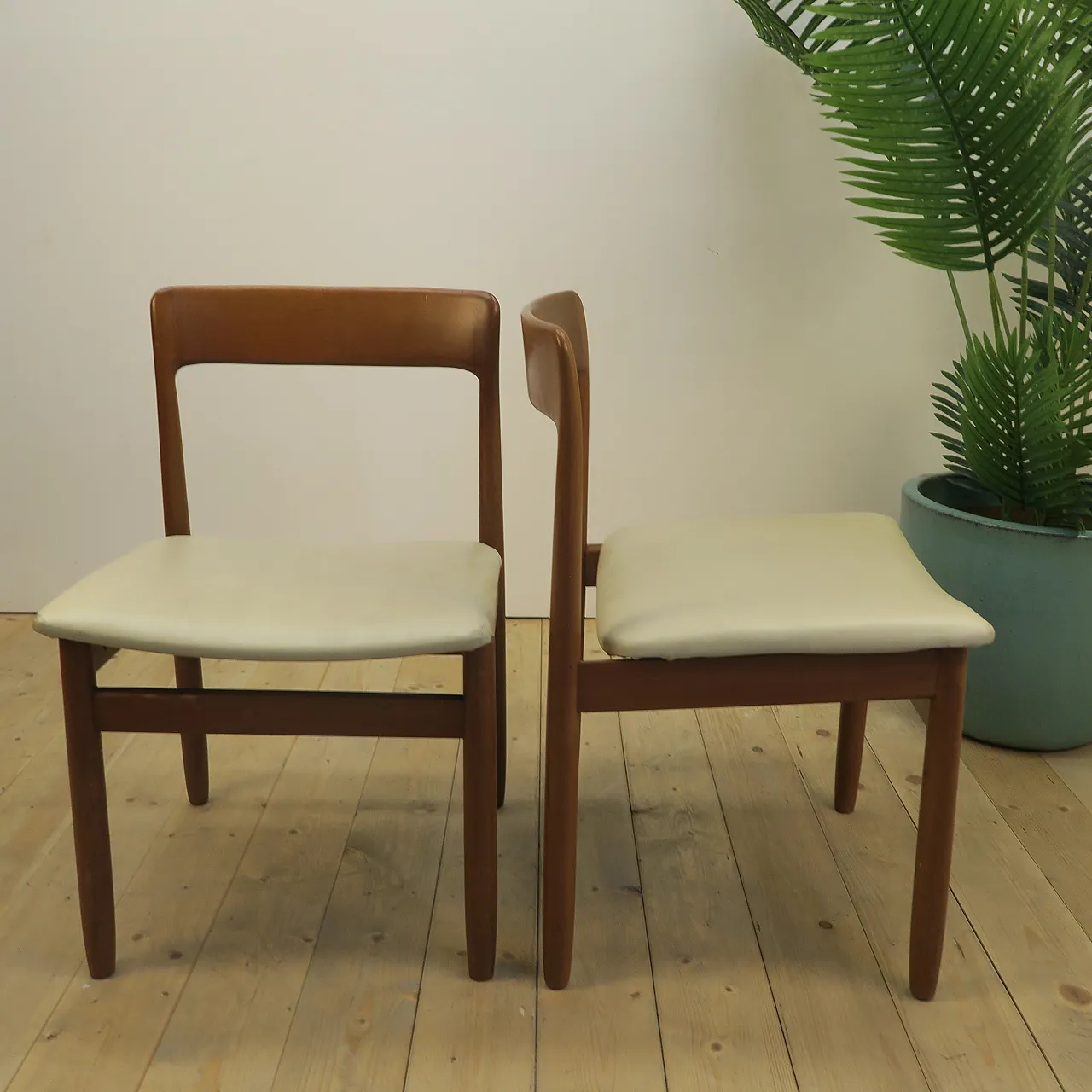 8  teak chairs, 1960s 8