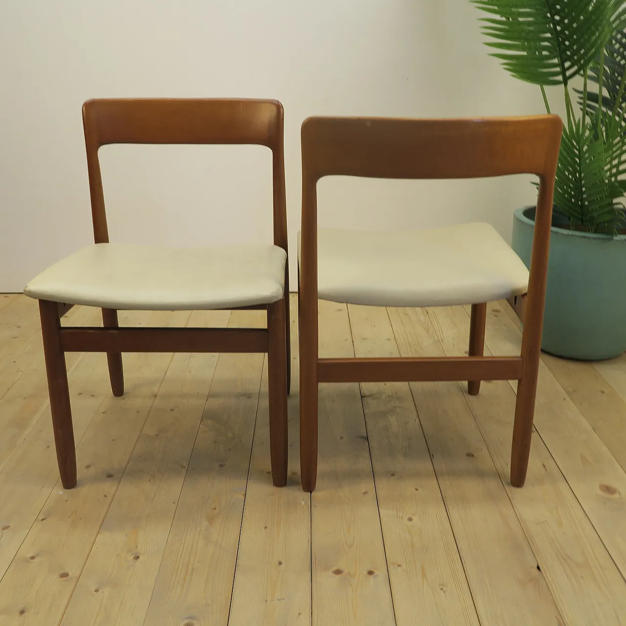 8  teak chairs, 1960s 9