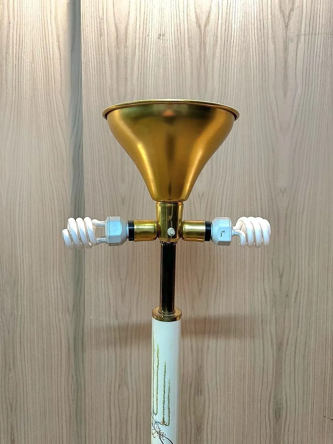 Lampada da terra in ottone e porcellana 2