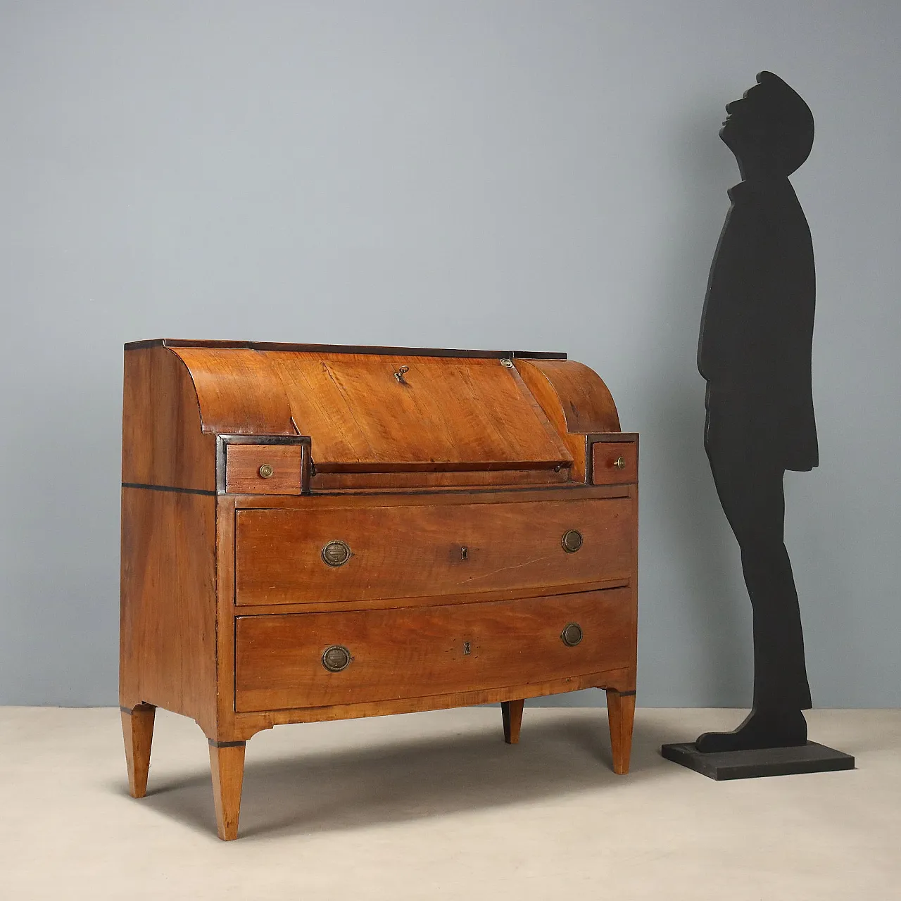 Walnut drop-leaf cabinet with ebonized details, early 19th century 3
