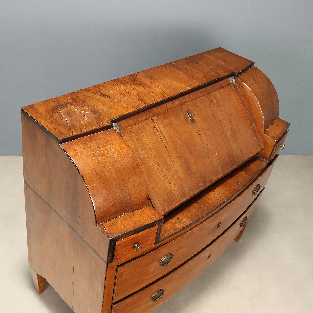 Walnut drop-leaf cabinet with ebonized details, early 19th century 9