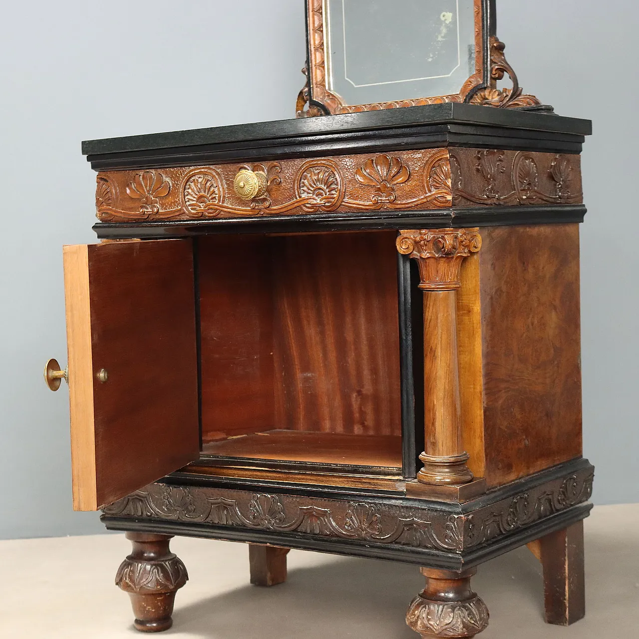 Pair of walnut and walnut burl bedside tables, mid-20th century 6