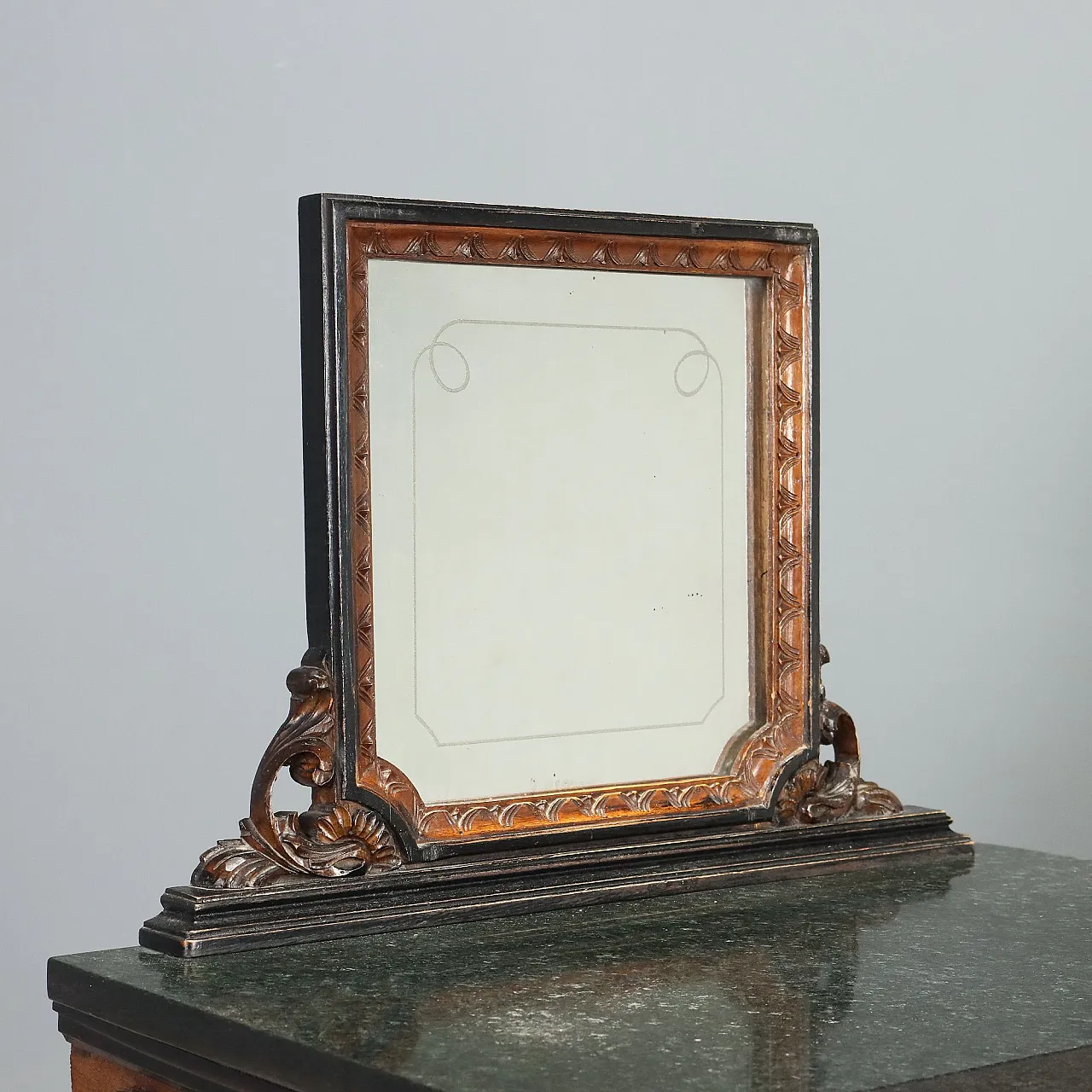 Pair of walnut and walnut burl bedside tables, mid-20th century 7
