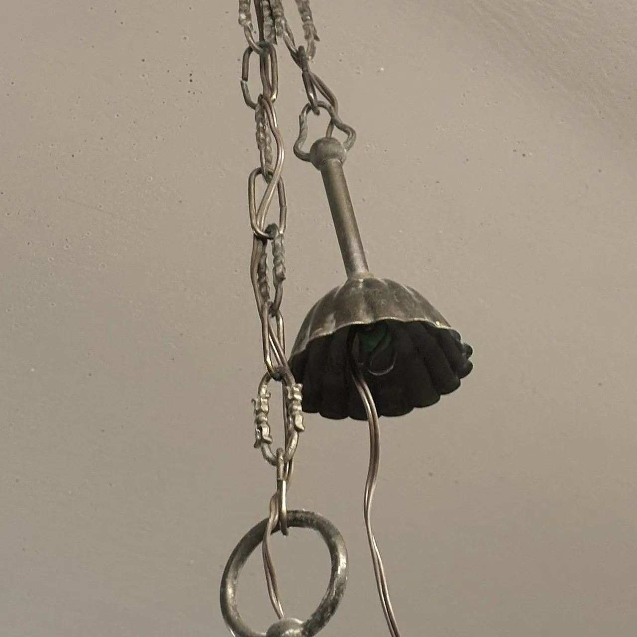 Coppia di Lampadari  con palla vetro madreperlato e metallo, anni '60 5