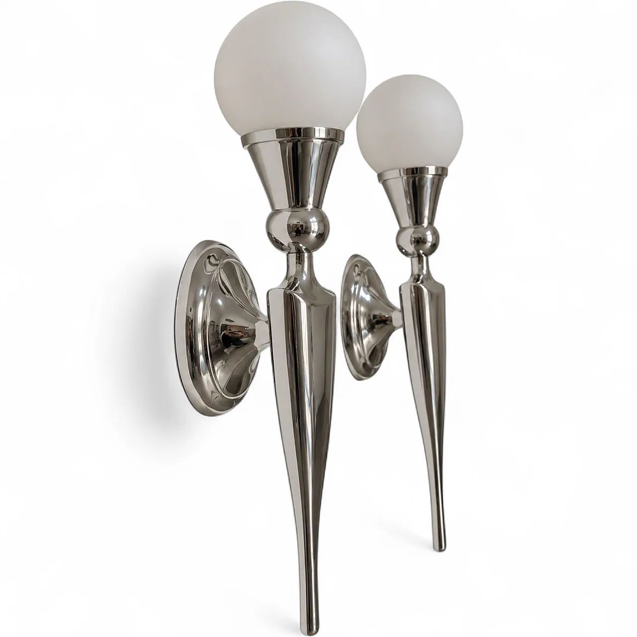 Pair of French Art Deco wall lamps in nickel-plated aluminum and glass 10