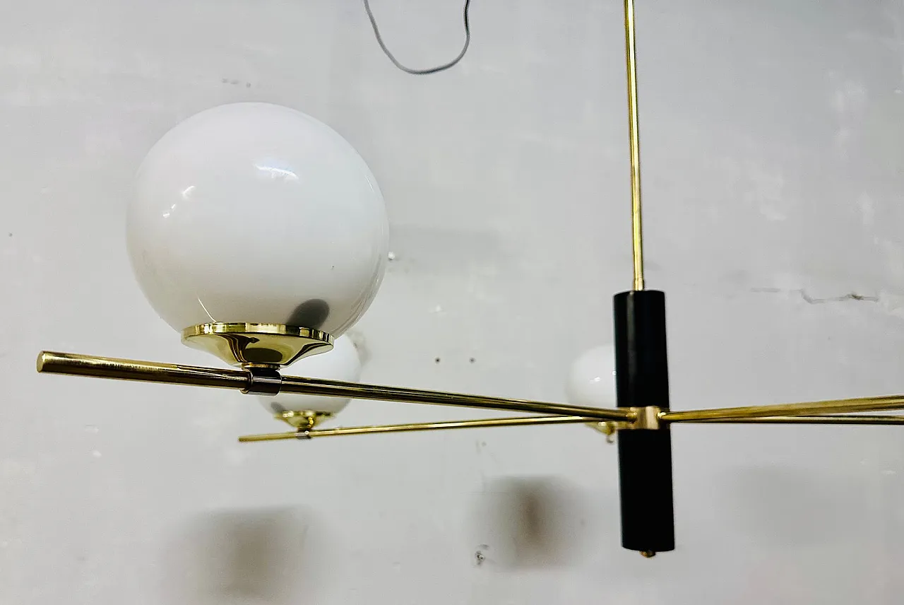 Lampadario con sfere opaline bianche, anni '60 2