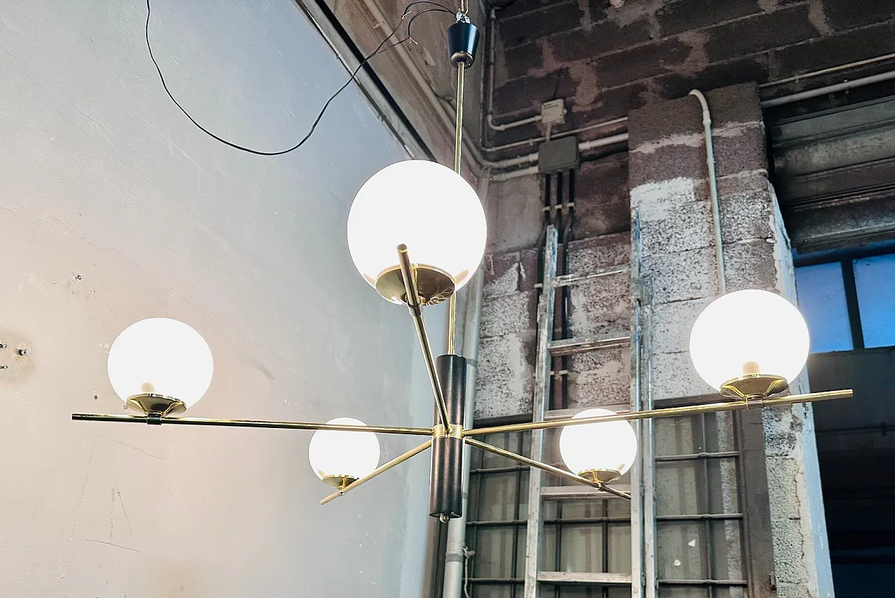 Lampadario con sfere opaline bianche, anni '60 3