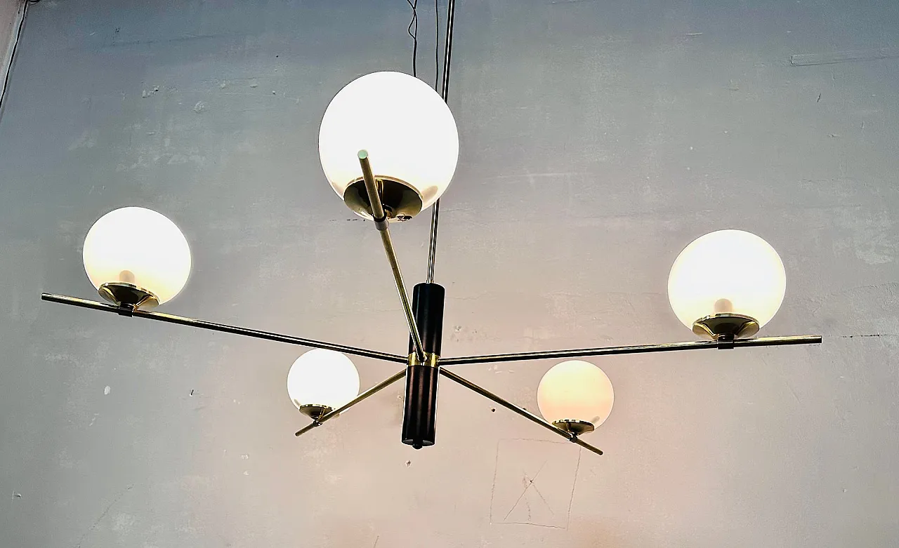 Lampadario con sfere opaline bianche, anni '60 4
