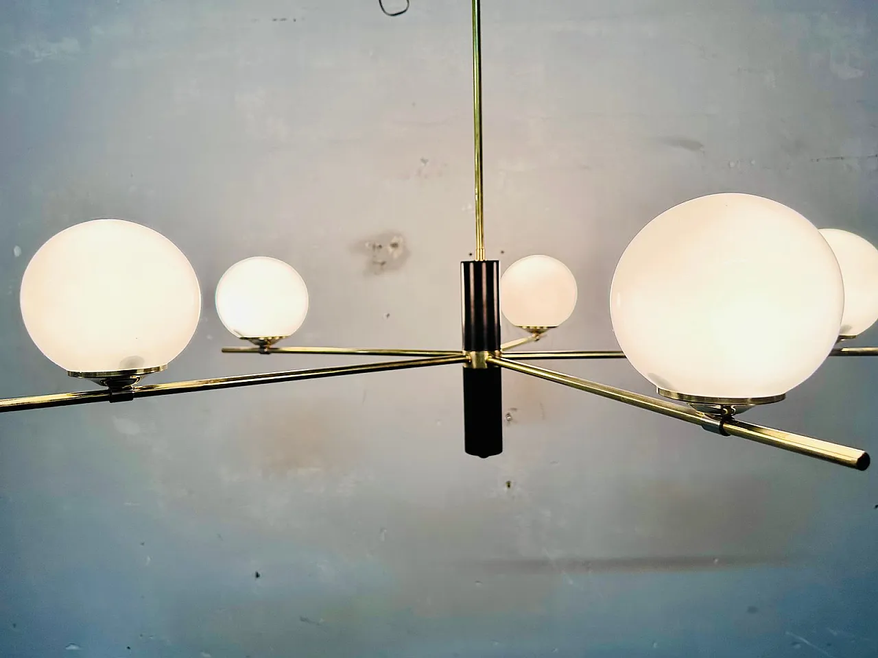 Lampadario con sfere opaline bianche, anni '60 6