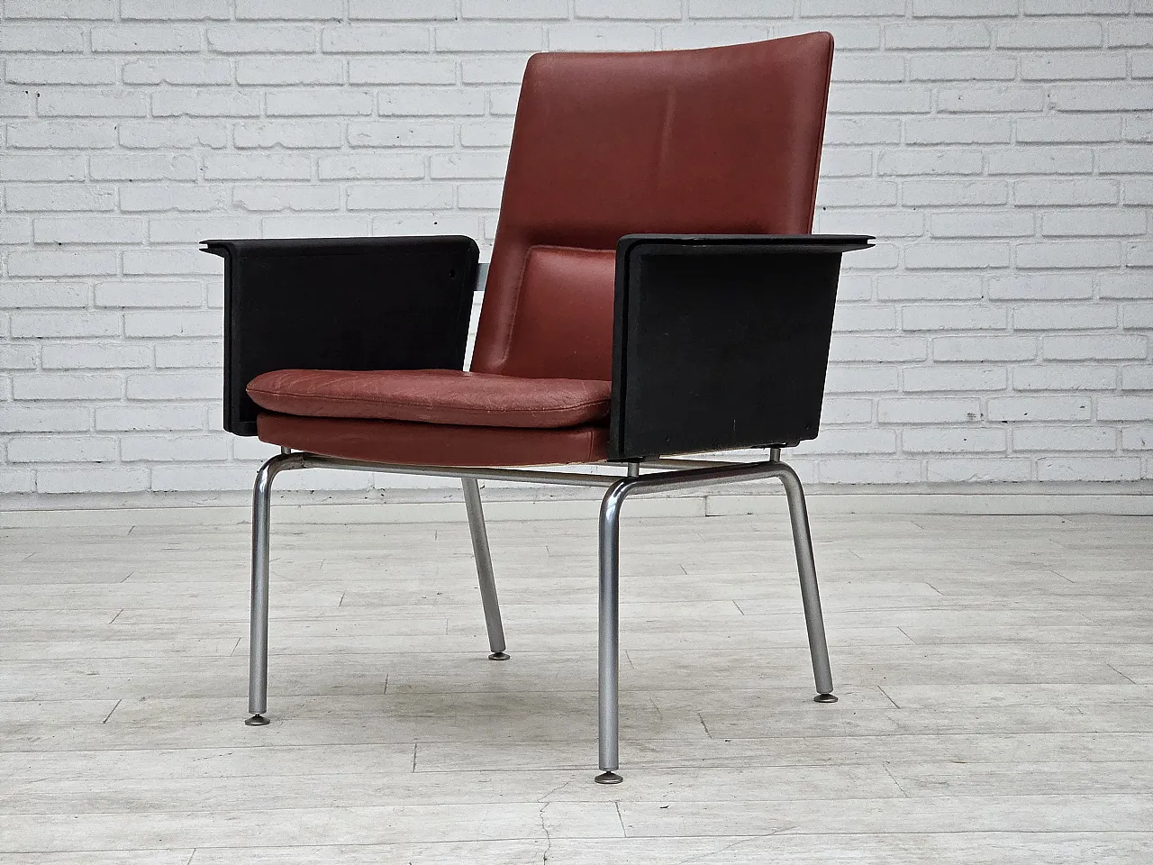 1970s, Danish armchair by Arne Vodder, furniture leather. 4