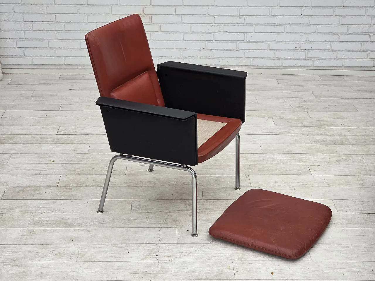 1970s, Danish armchair by Arne Vodder, furniture leather. 13