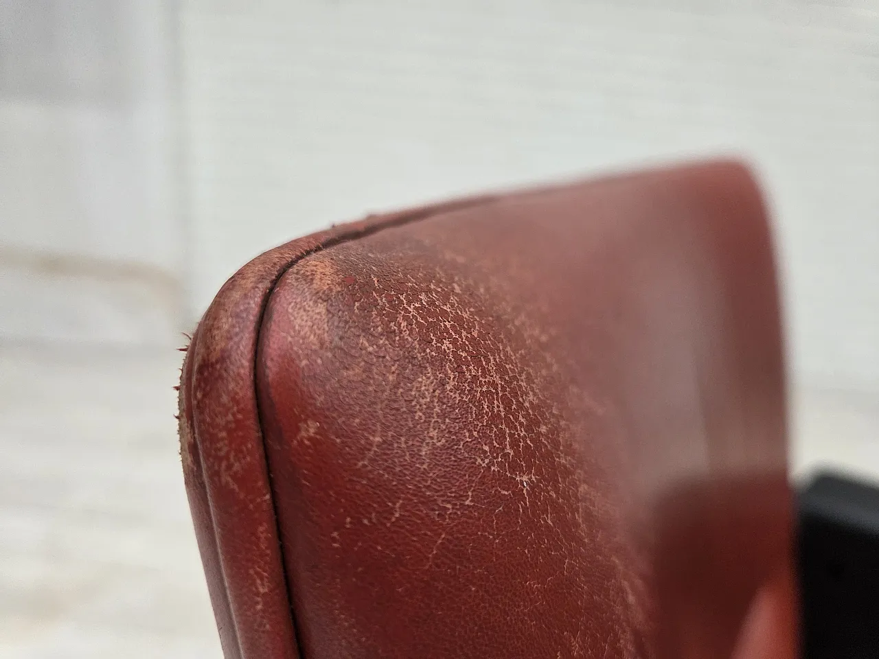 1970s, Danish armchair by Arne Vodder, furniture leather. 14