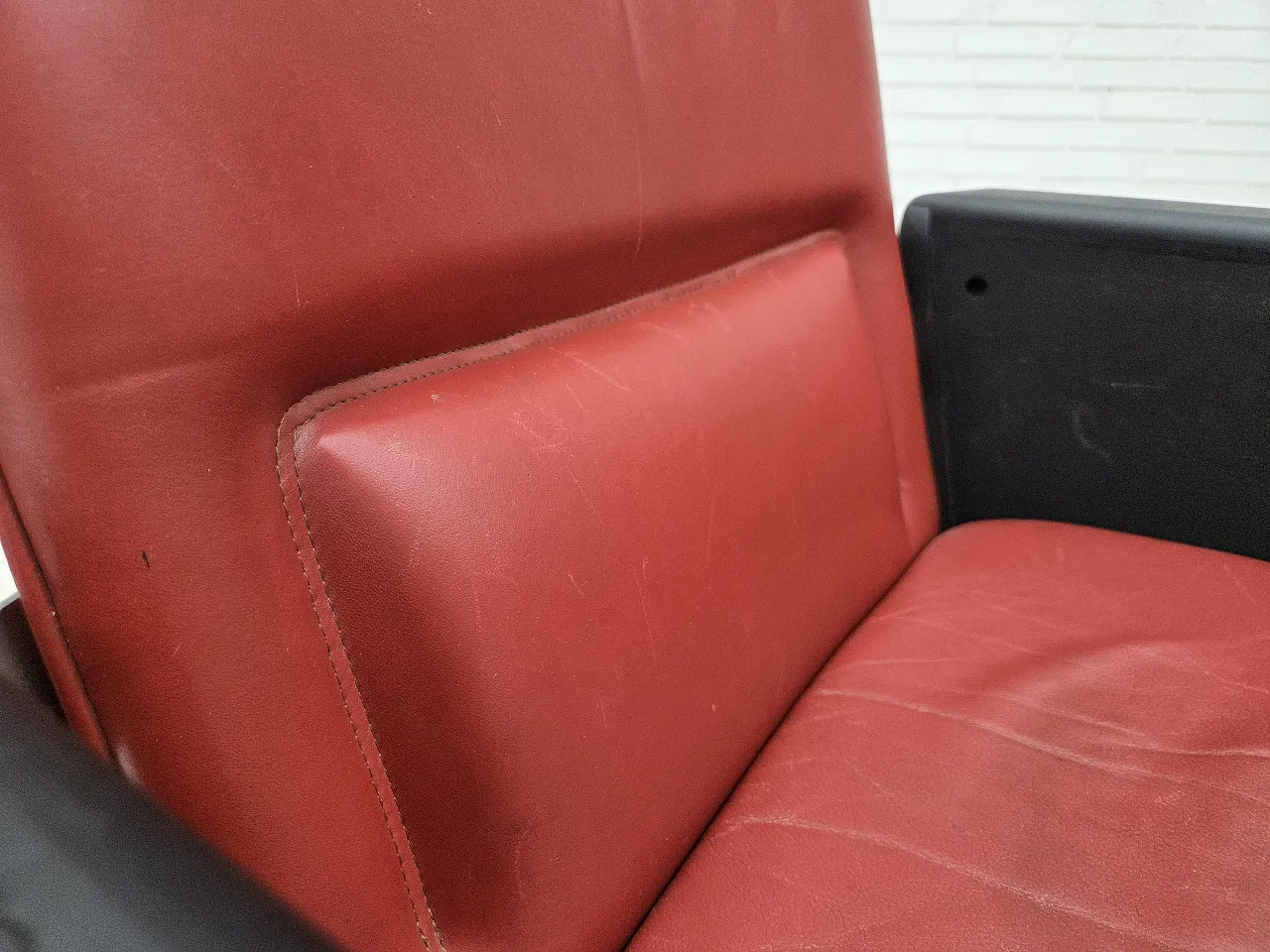 1970s, Danish armchair by Arne Vodder, furniture leather. 15