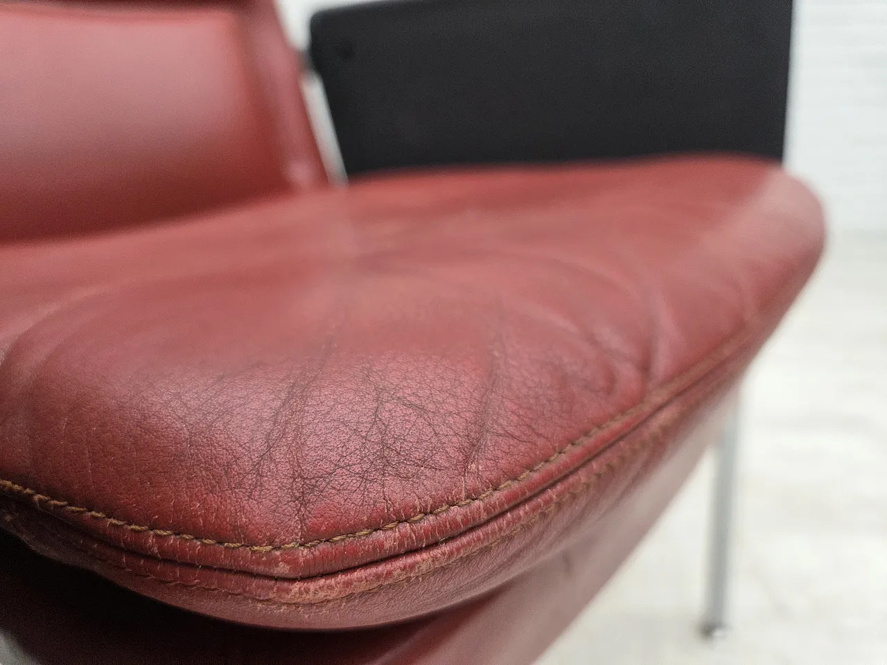 1970s, Danish armchair by Arne Vodder, furniture leather. 17