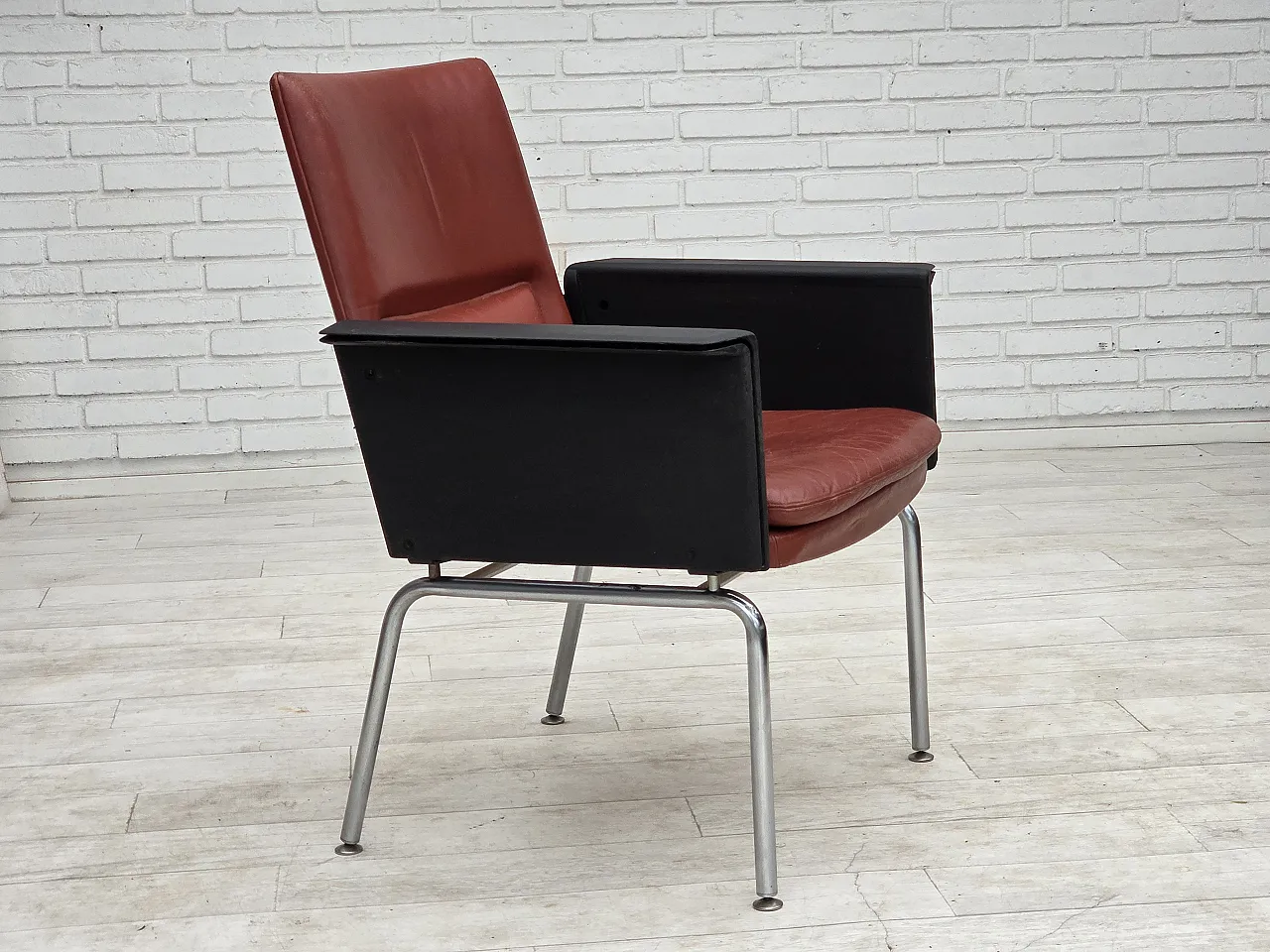 1970s, Danish armchair by Arne Vodder, furniture leather. 21