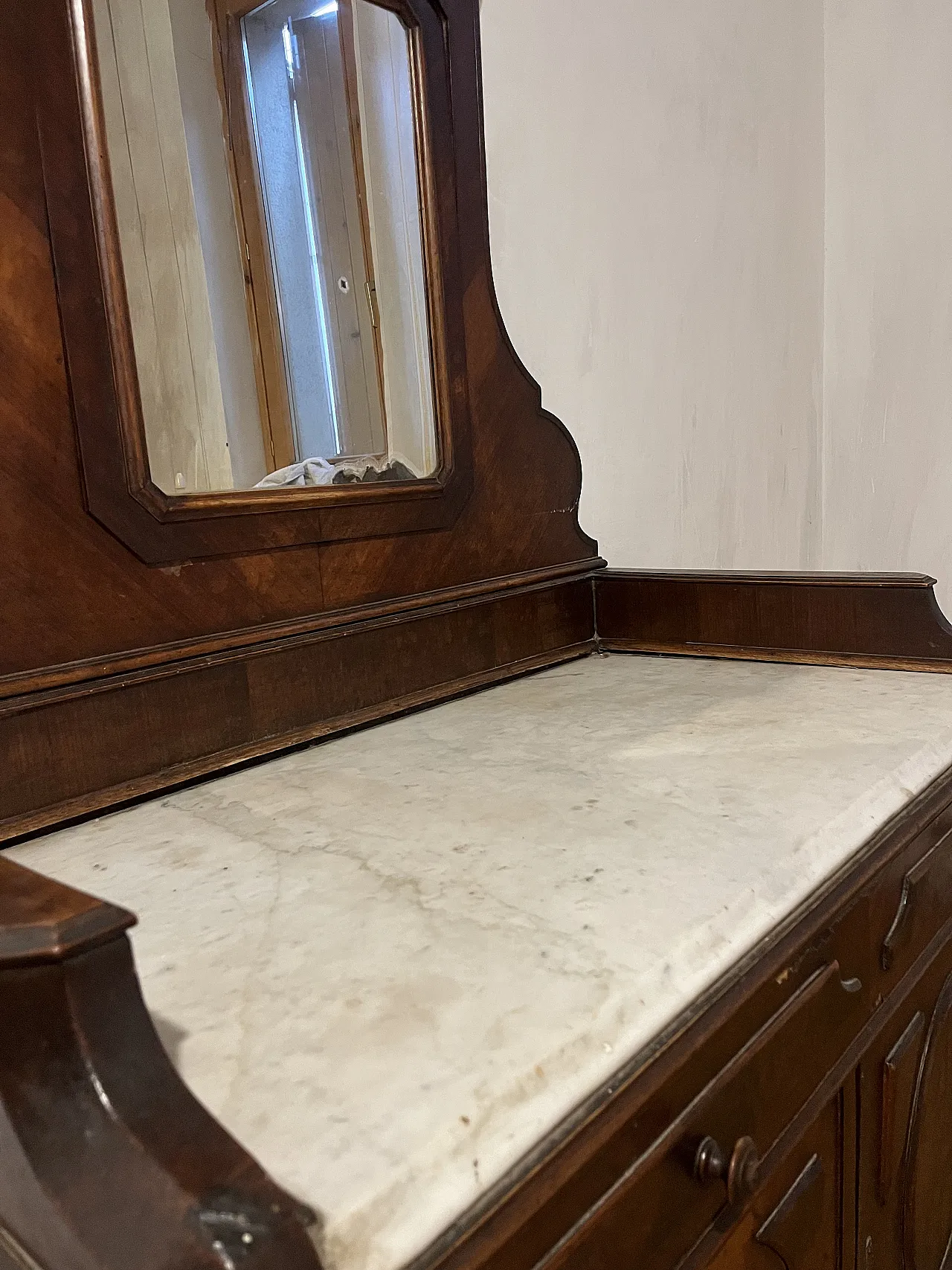 Period dressing table in style – with mirror and marble top 2