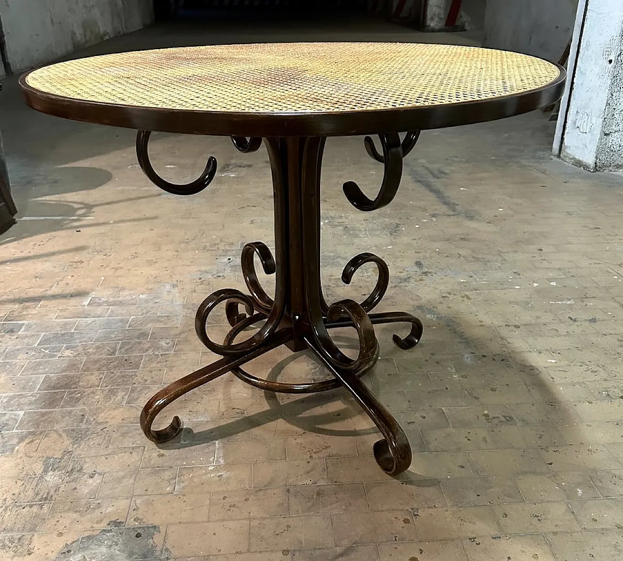 Dining table by Michael Thonet for Thonet 1