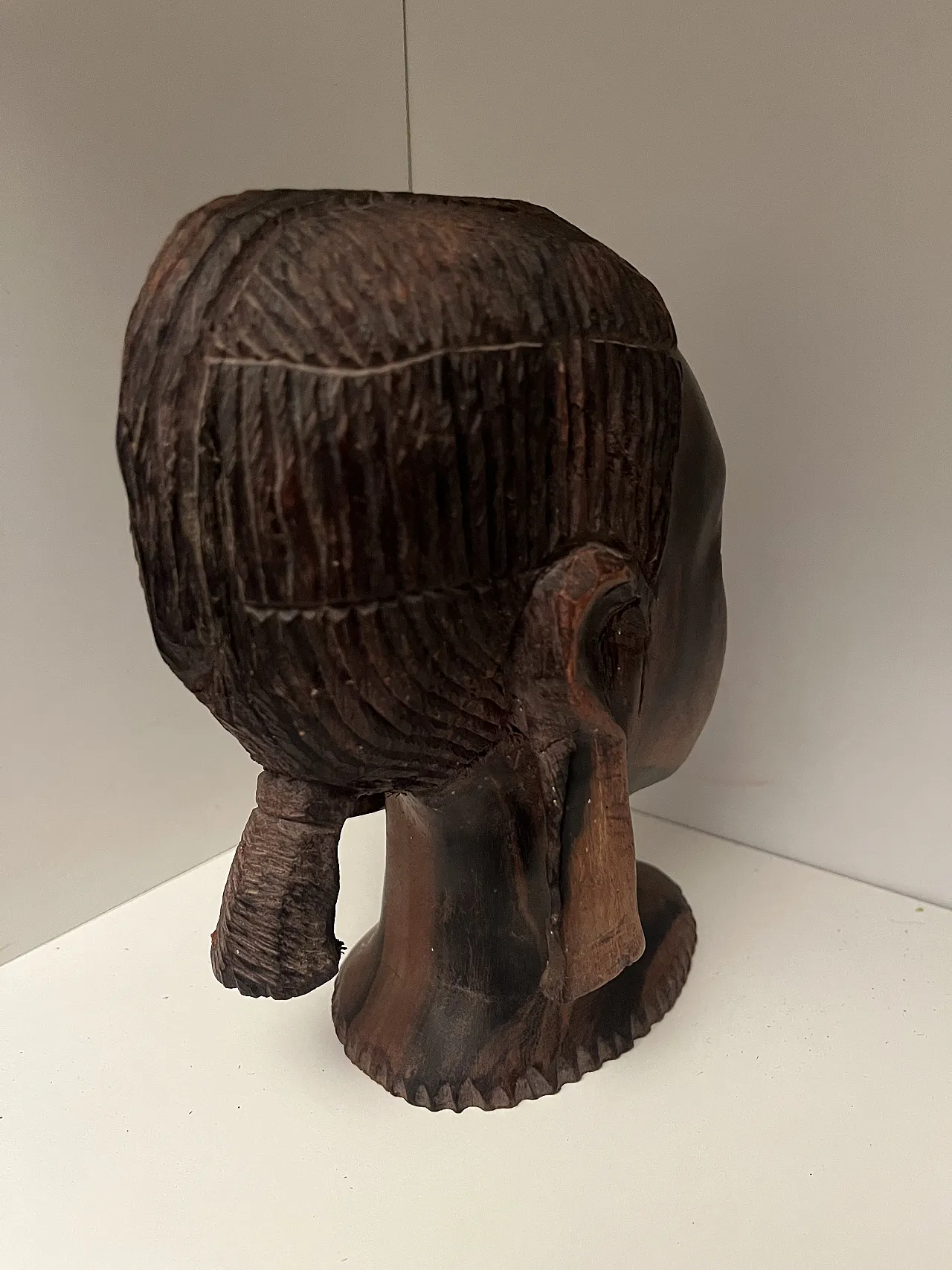 Female head, African sculpture in wood, 1980s 1