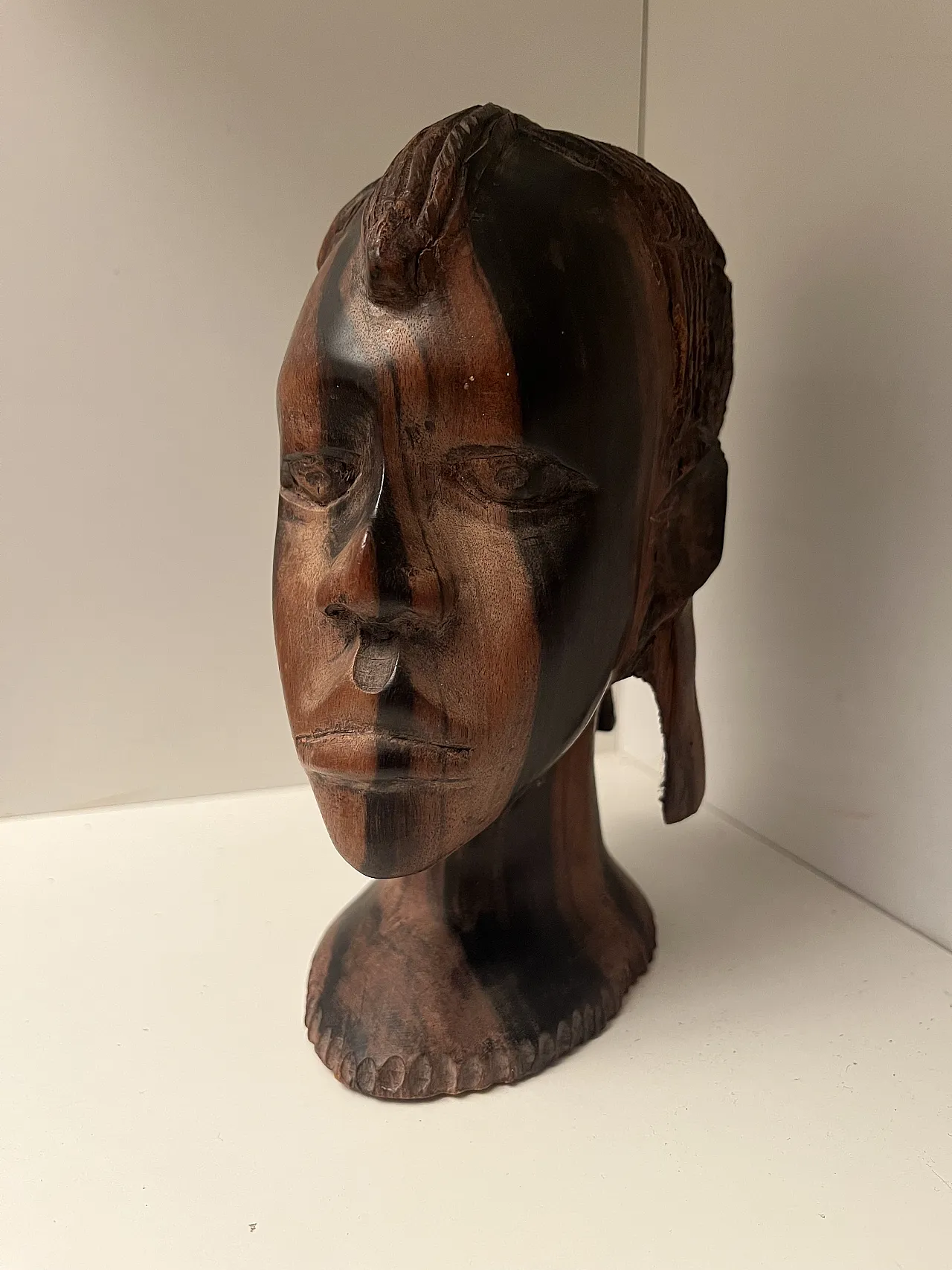 Female head, African sculpture in wood, 1980s 2