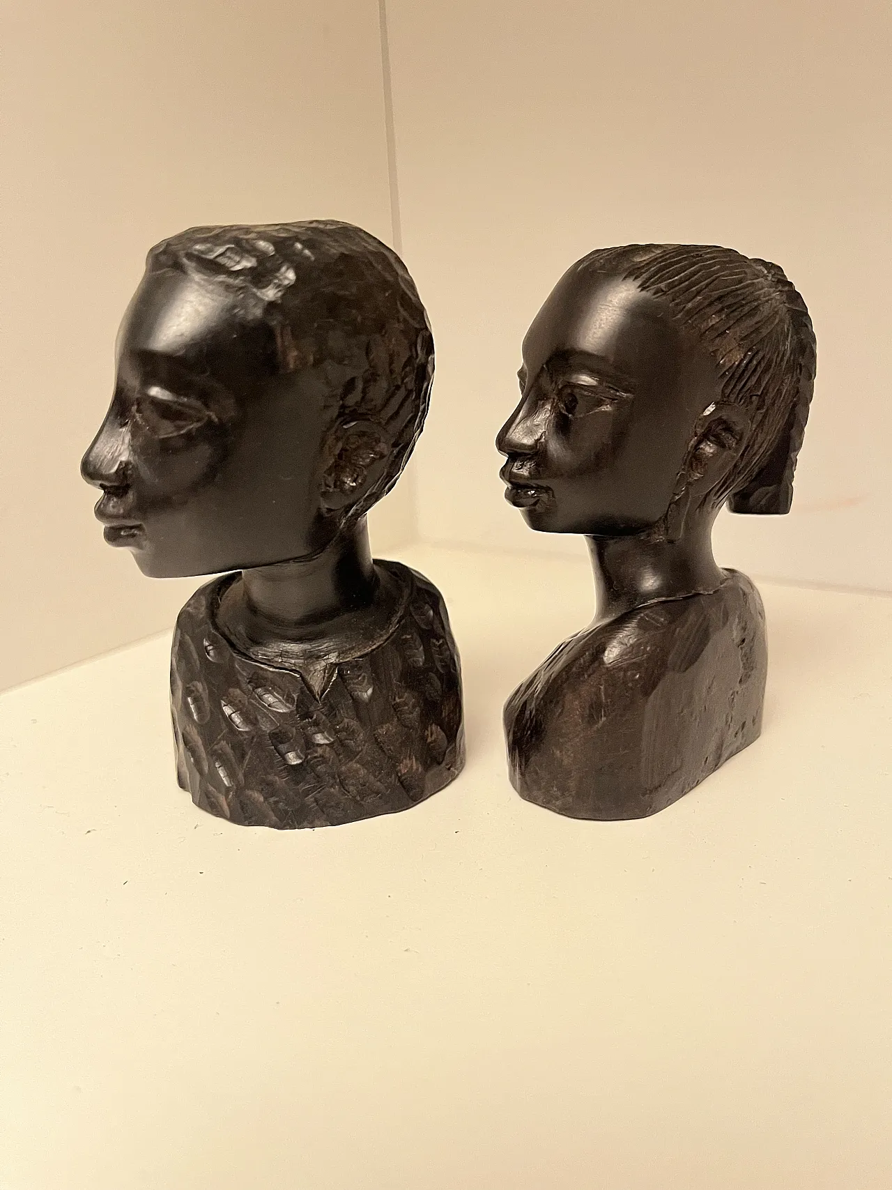 Pair of African head sculptures in ebony, 1980s 4