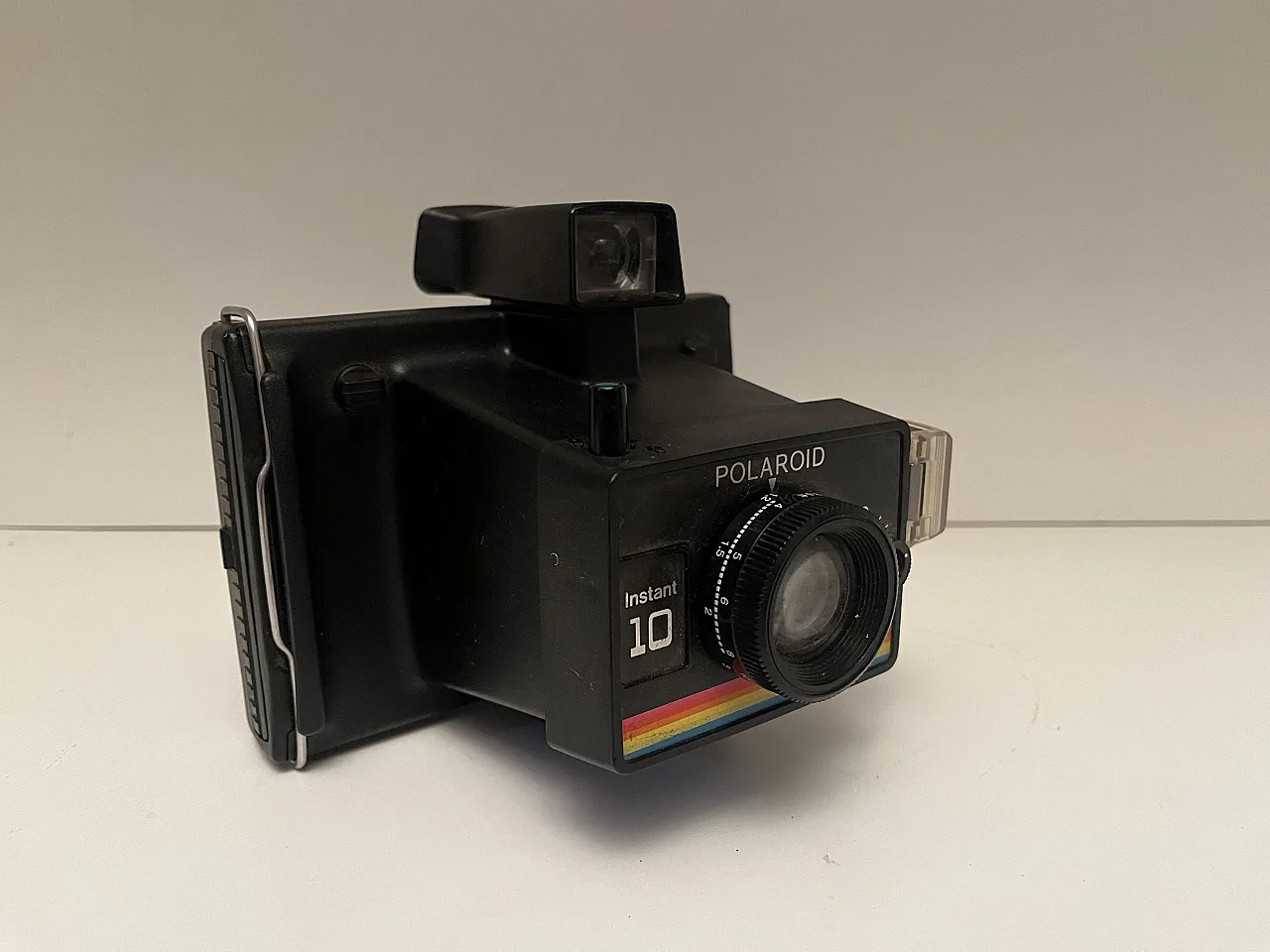 Polaroid Instant 10 camera in plastic, 1970s 2