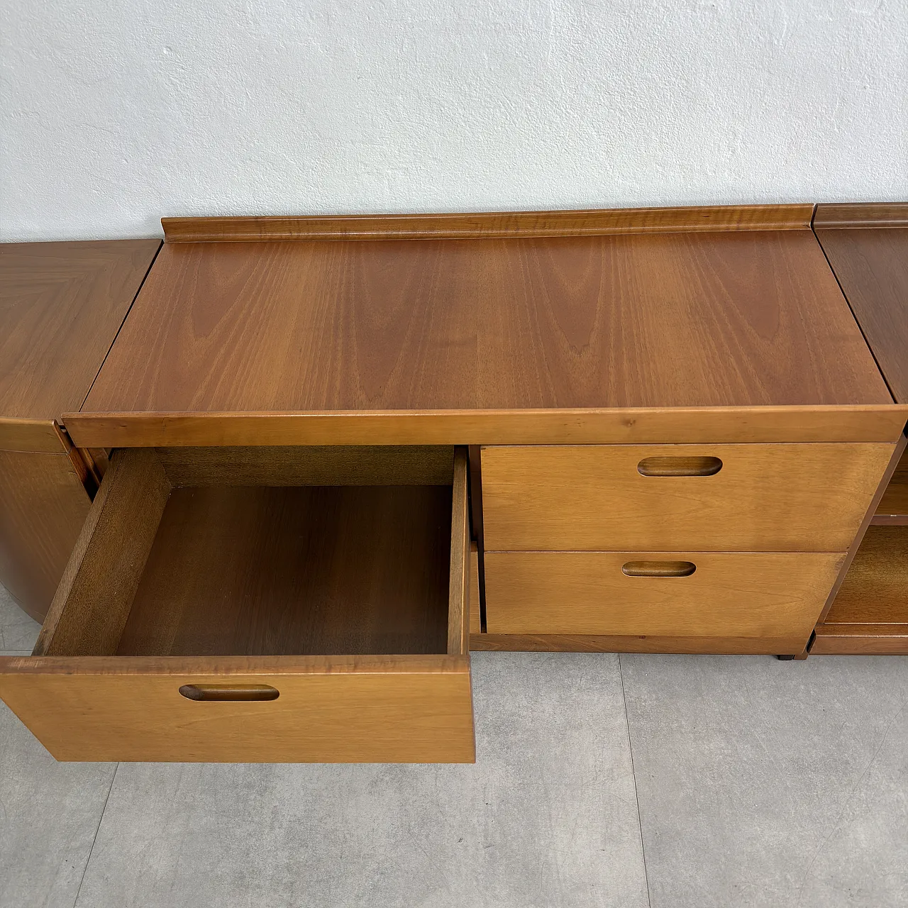 Low modular Fiorenza sideboard by Tito Agnoli for Molteni, 1970s 11