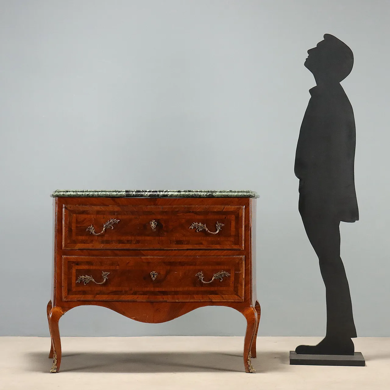 Baroque chest of drawers in walnut and walnut root, mid-18th century 2