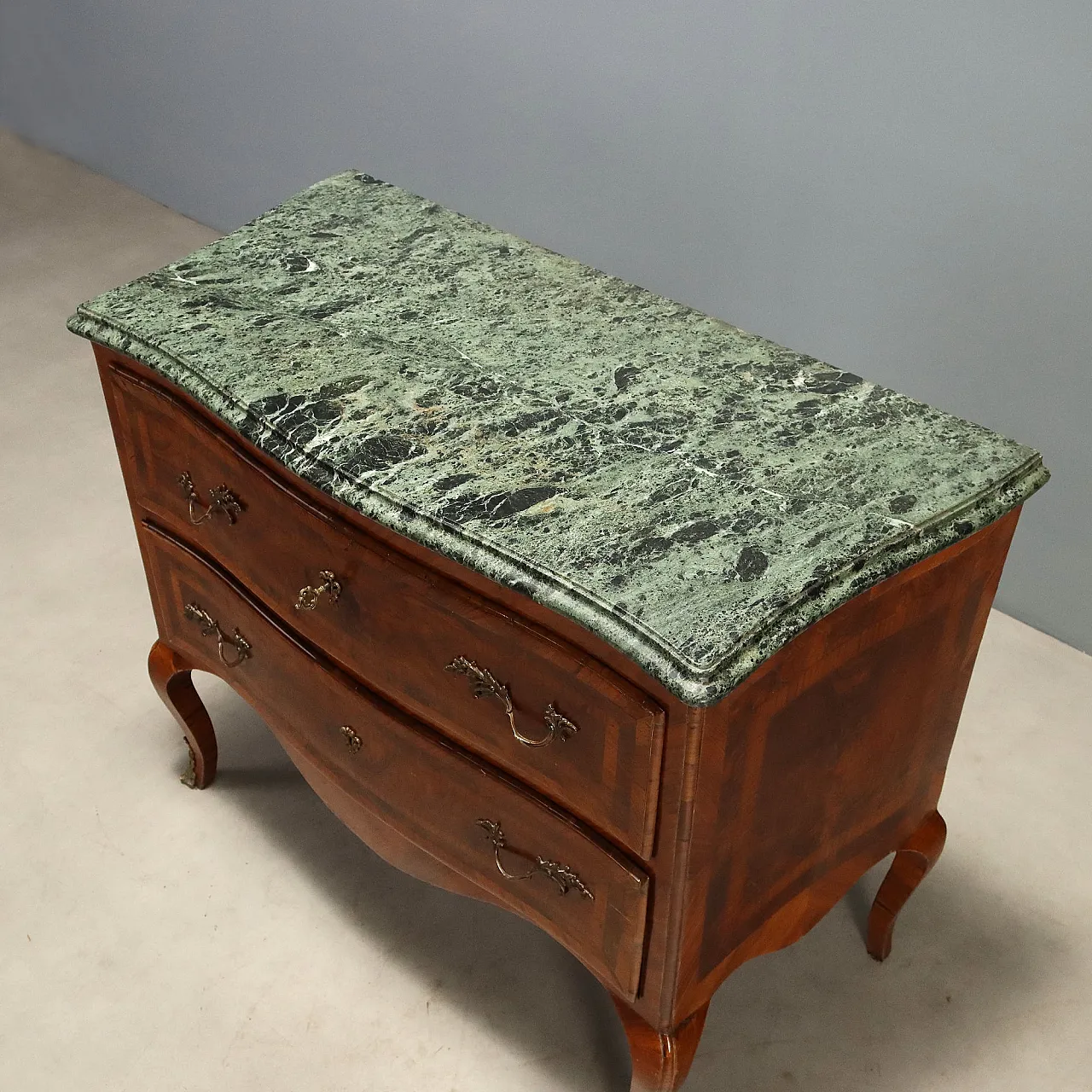 Baroque chest of drawers in walnut and walnut root, mid-18th century 8