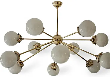 Lampadario Sputnik in ottone con 12 sfere opaline