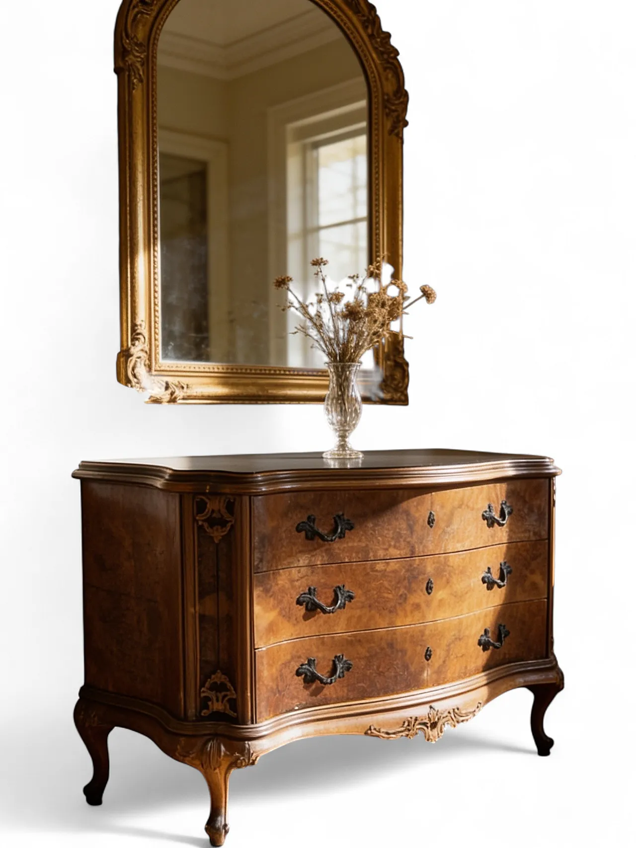 Elegant Italian Louis XV-style chest of drawers, circa 1940s. 54