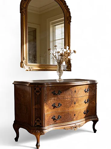 Elegant Italian Louis XV-style chest of drawers, circa 1940s.