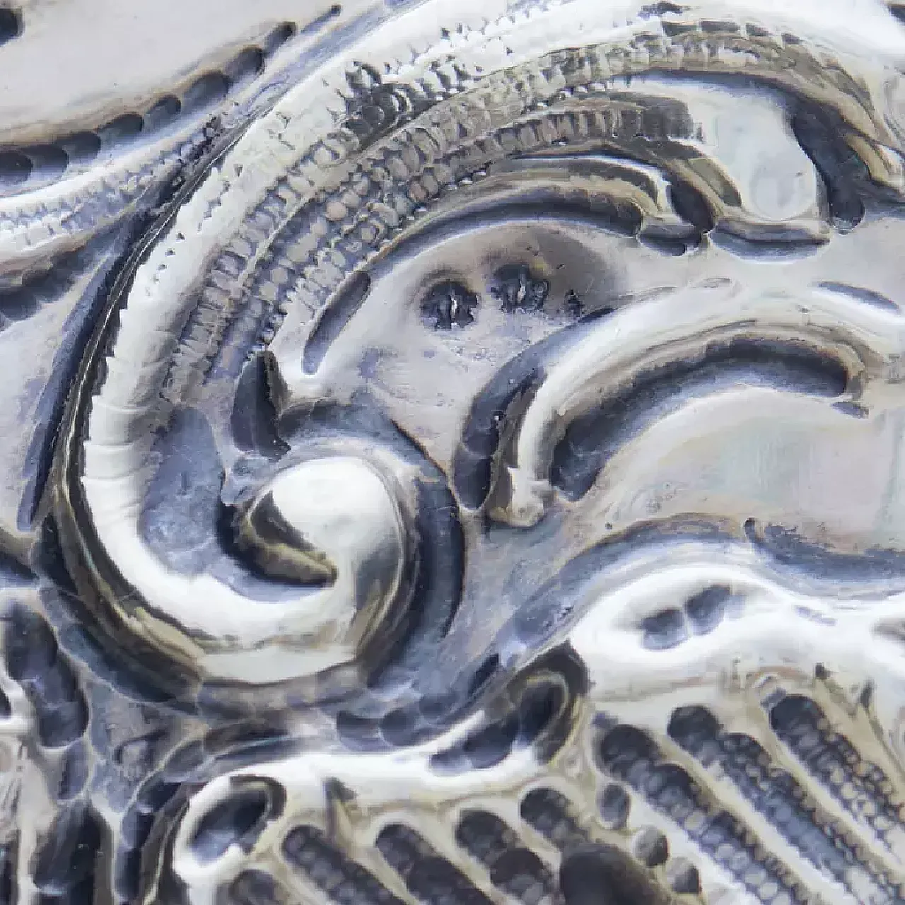 Pair of large oval silver decorative trays, 20th century 6