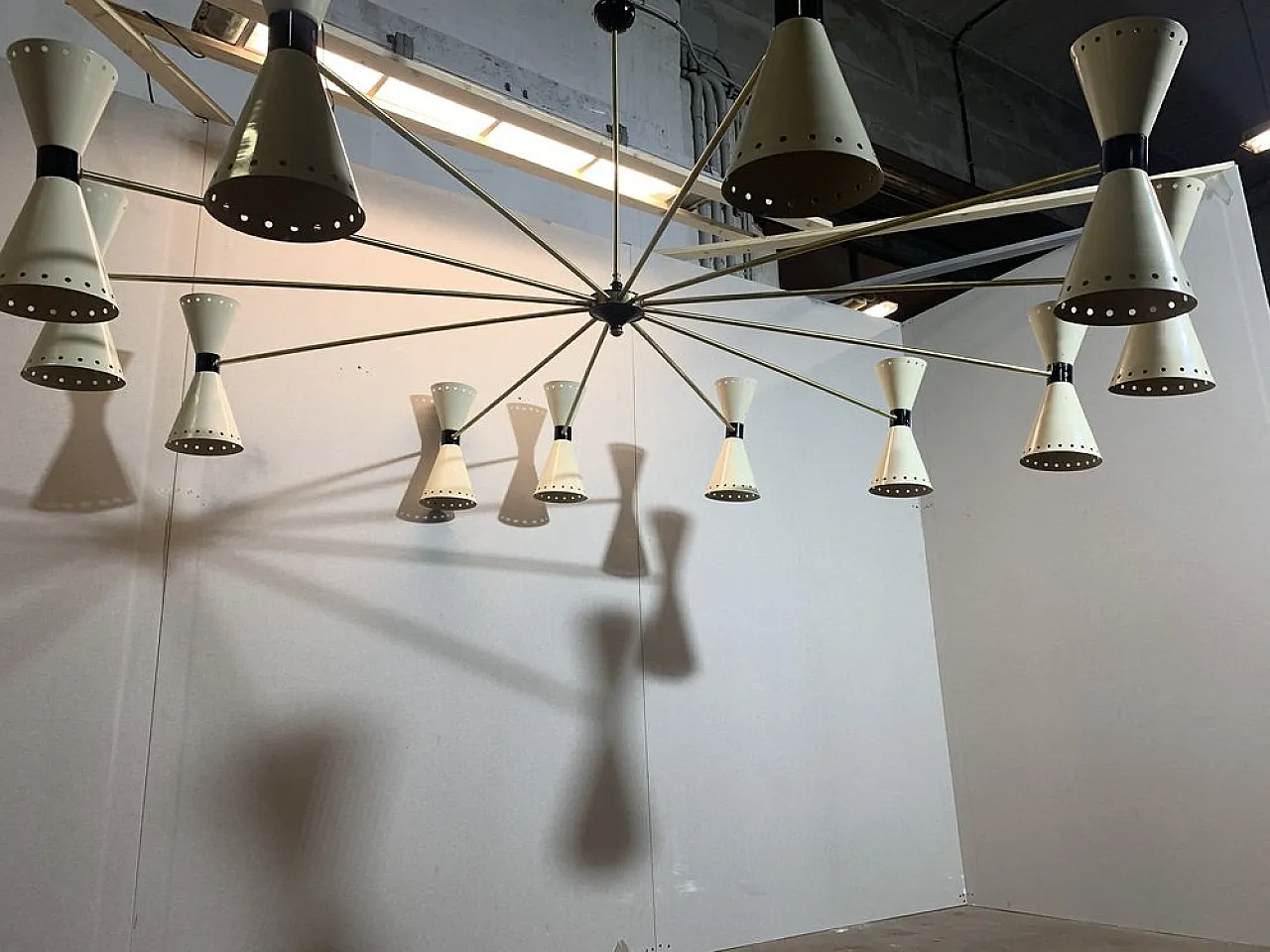 Lampadario in ottone di Stilnovo 3