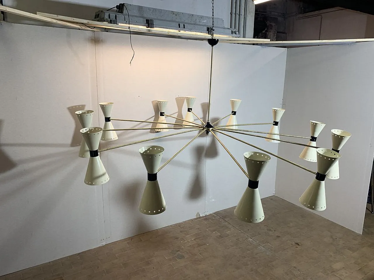 Lampadario in ottone di Stilnovo 4