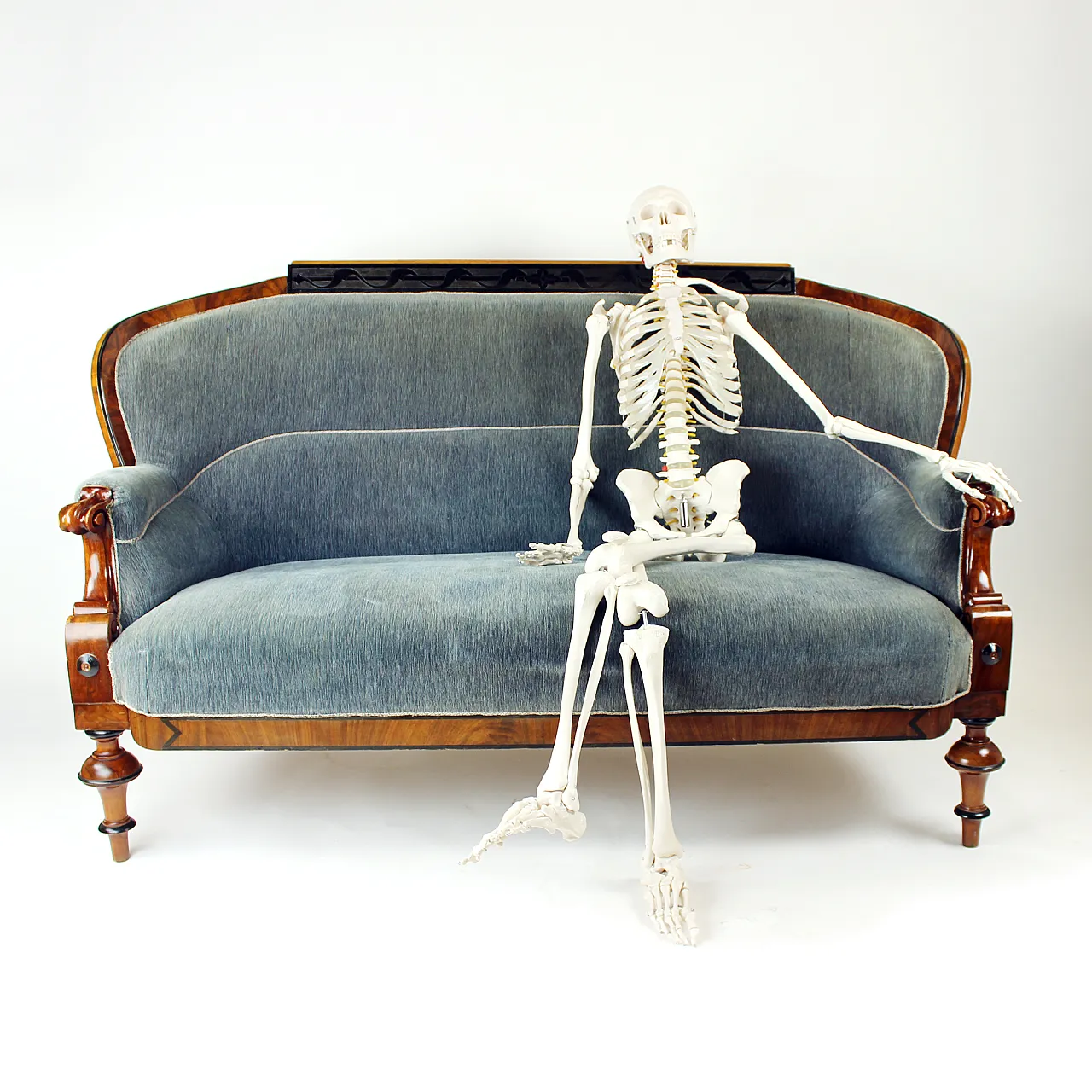 Biedermeier Sofa In Fabric And Walnut Veneer, Vienna, 19th century 1