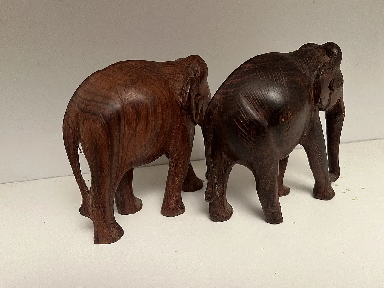 Pair of elephant sculptures in wood, 1980s 2
