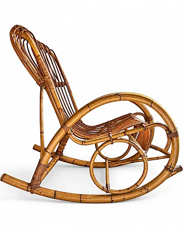 Sedia a dondolo vintage in bambù e rattan nello stile di Franco Albini